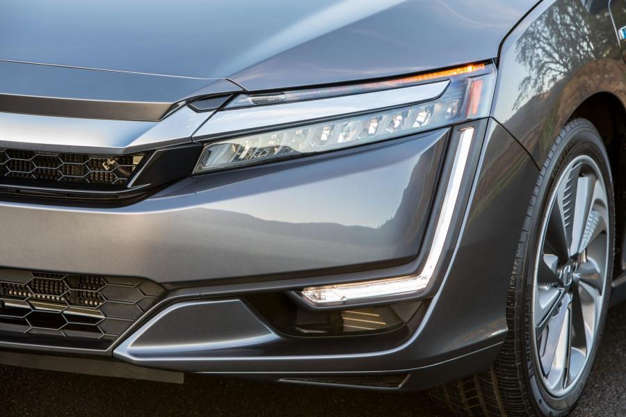 Детали экстерьера Honda Clarity Plug-In Hybrid 2017 года  (NA) (фото 25 из 84)